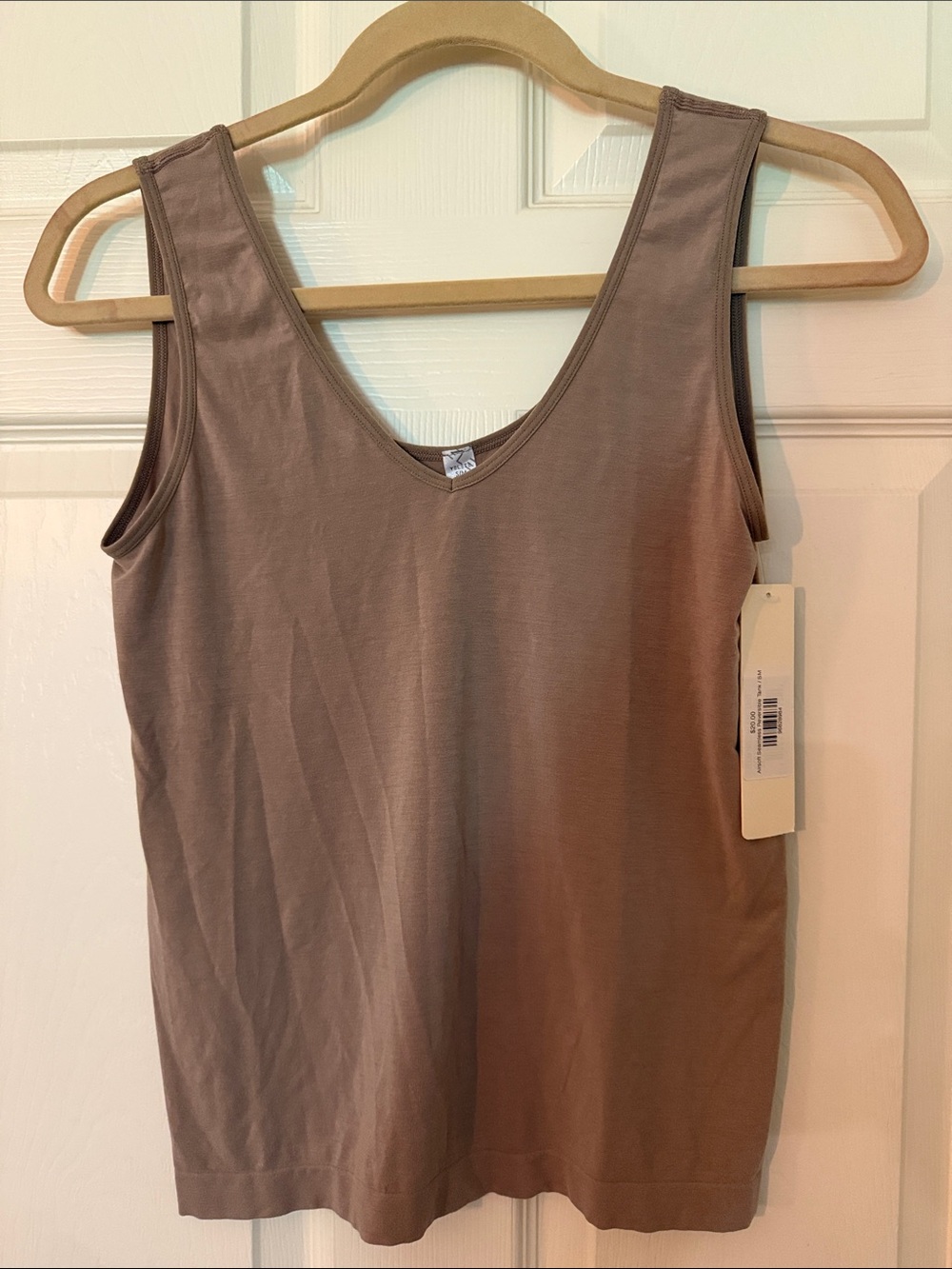 Yelete Women's Airsoft Seamless Reversible Tank in Taupe